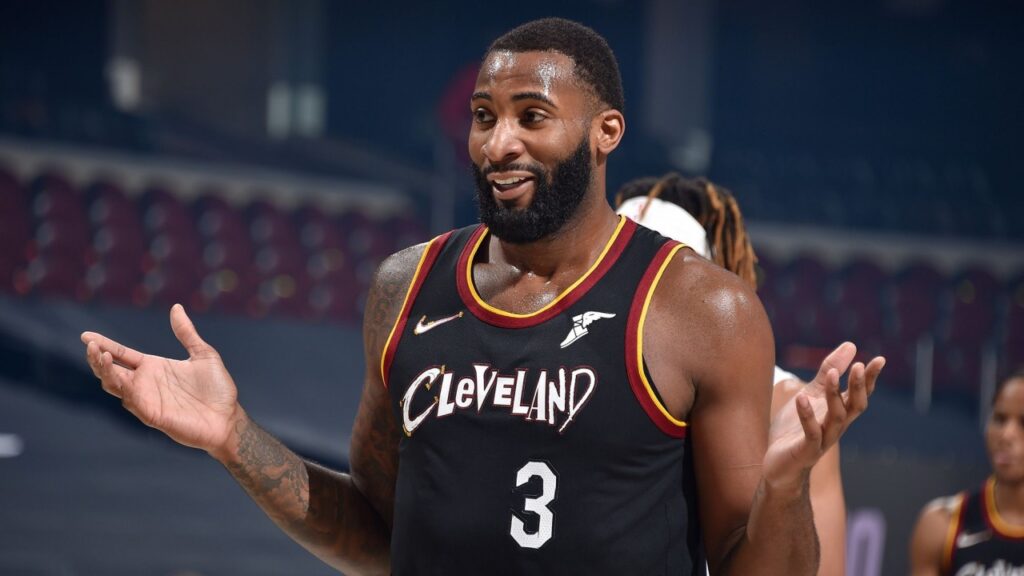 Drummond com a camisa do Cleveland Cavaliers