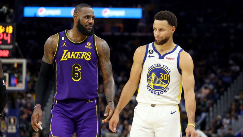 LeBron James e Stephen Curry, dois nomes da segunda equipe de pontuação da NBA