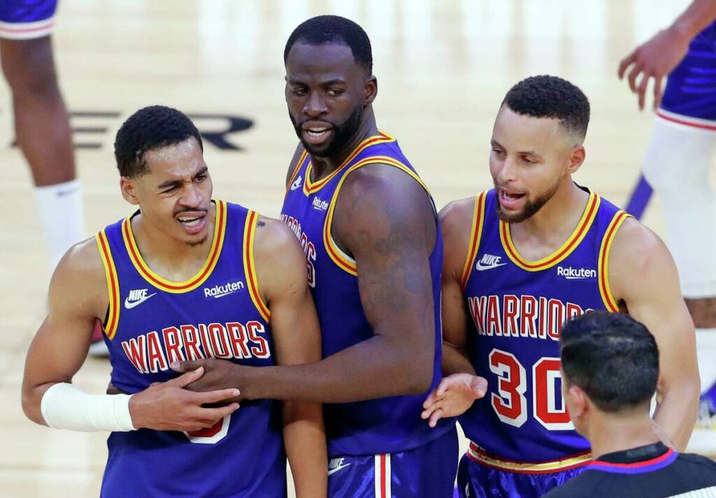 Jordan Poole, Draymond Green e Stephen Curry