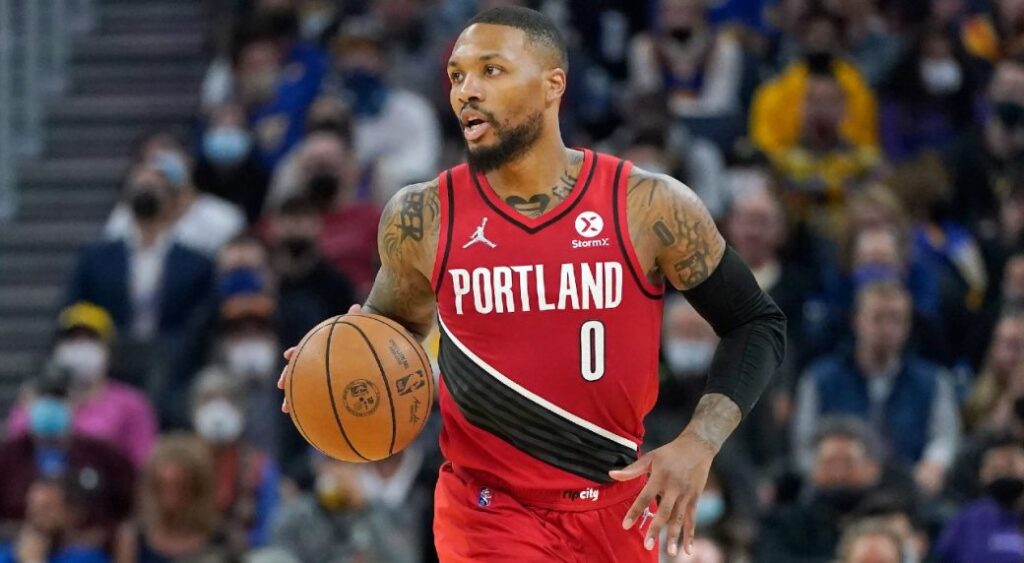 damian lillard em ação pelos blazers