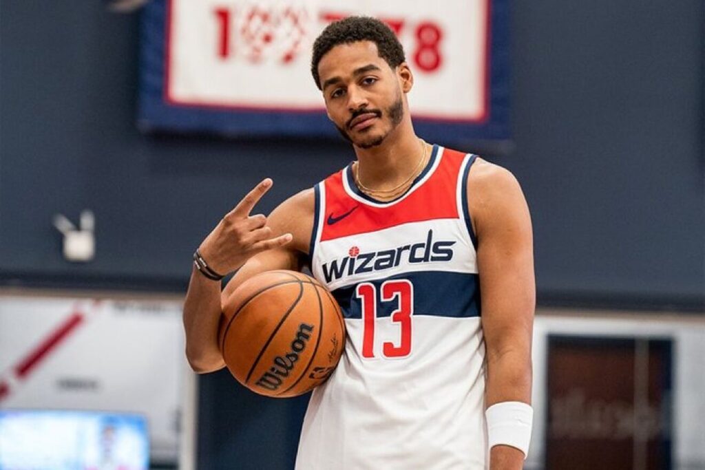 Jordan Poole, com a camisa do Washington Wizards