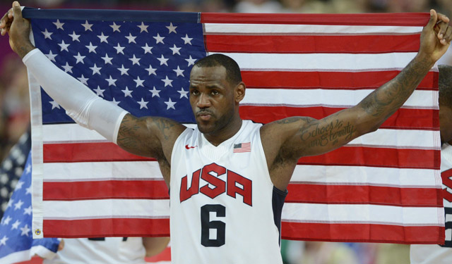 Iniciando a carreira, LeBron James foi incapaz de ajudar numa melhor campanha dos Estados Unidos nas Olimpíadas 2004