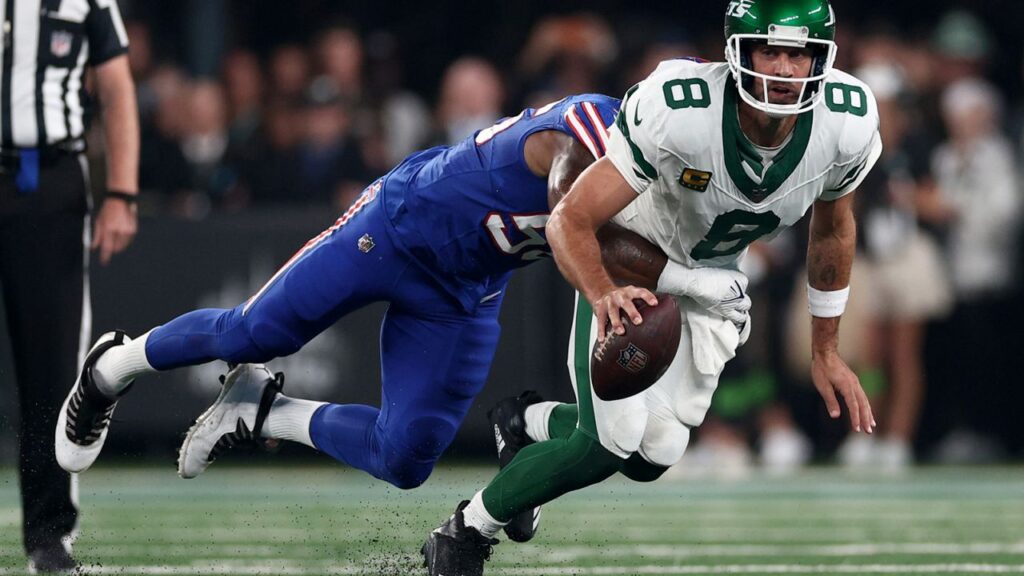 Momento da lesão de Aaron Rodgers, atleta do New York Jets