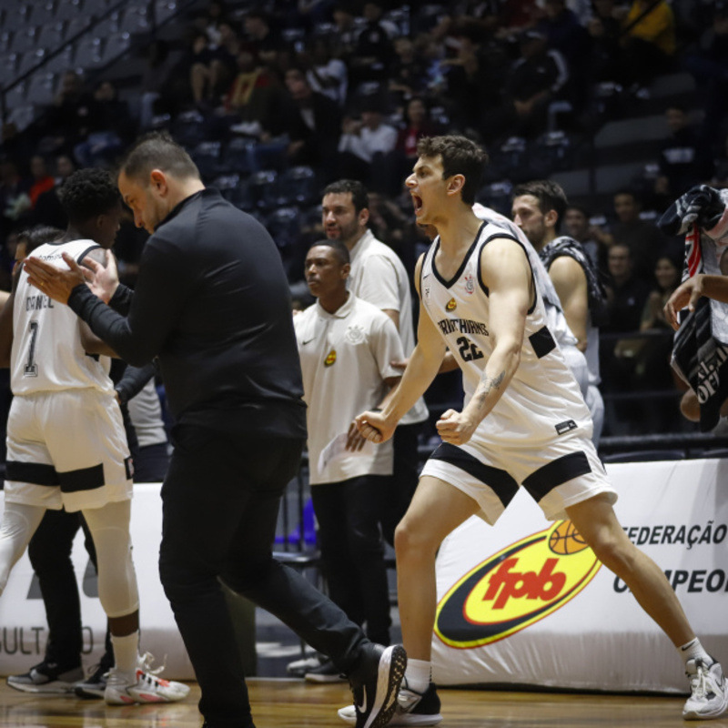 O Corinthians derrotou o São Paulo pelo Paulista de Basquete