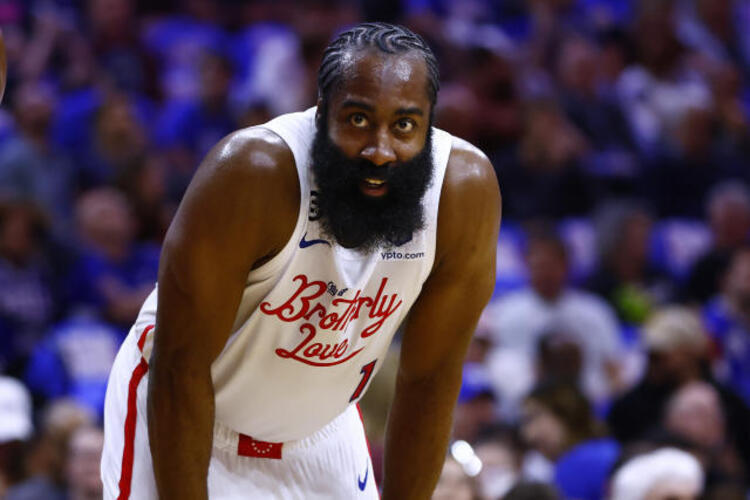 James Harden vive um futuro incerto na NBA