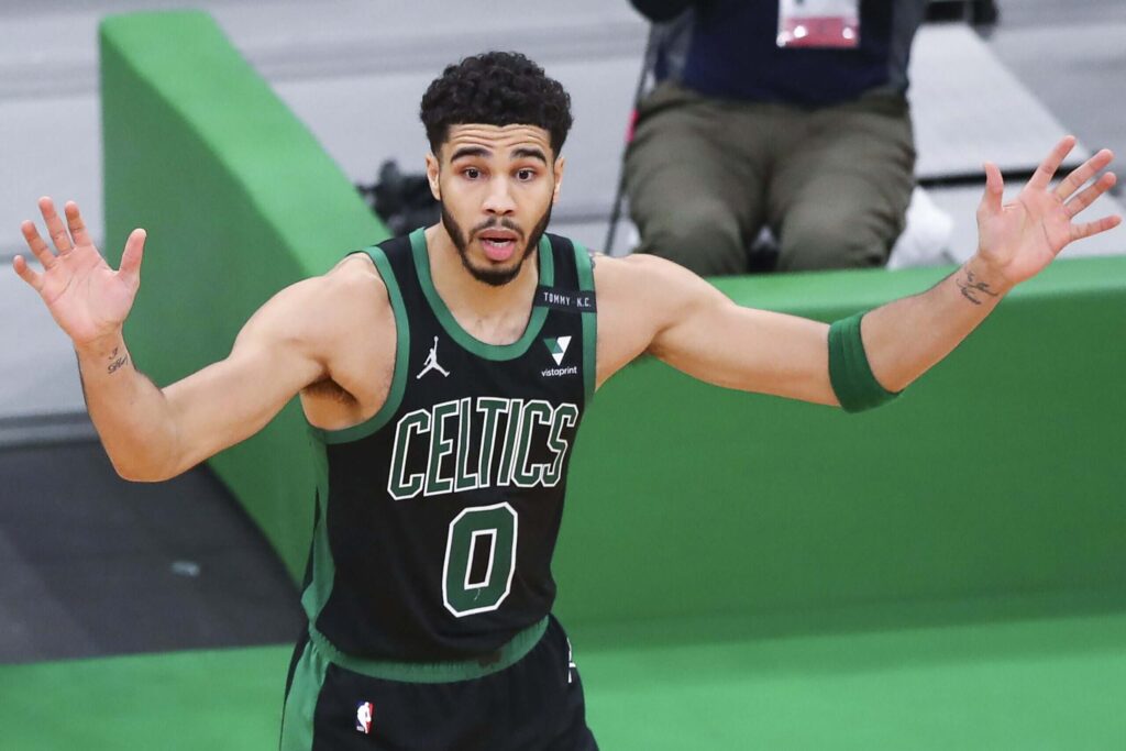 Tatum comanda e Celtics vencem Knicks em casa na NBA; Bucks