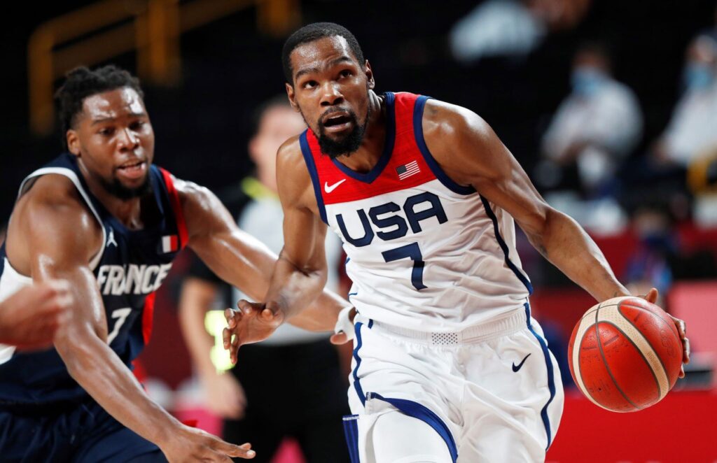 Kevin Durant com a camisa dos Estados Unidos