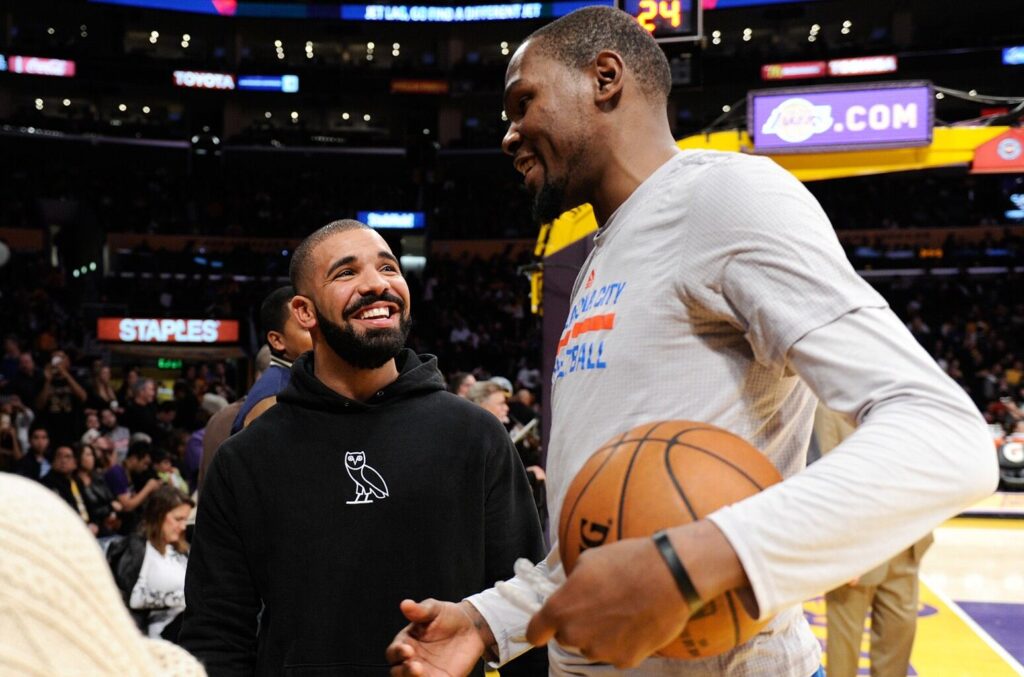 Kevin Durant e Drake. Astro do basquete está na produção de último álbum do rapper