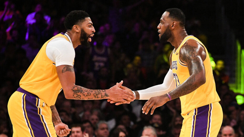 Anthony Davis e LeBron James, destaques do Los Angeles Lakers