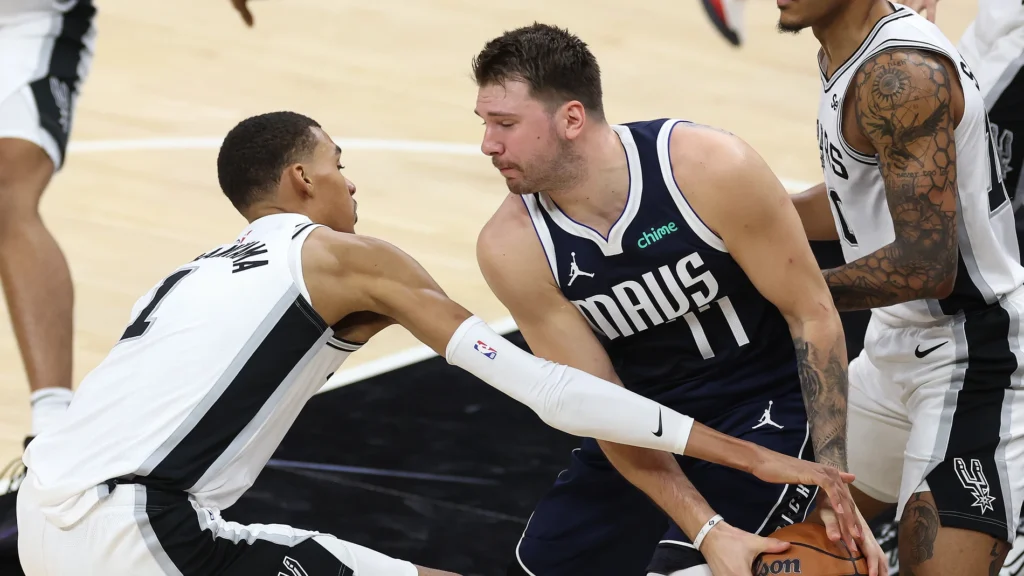 Luka Doncic, do Dallas Mavericks, é um dos grandes destaques da NBA em novembro