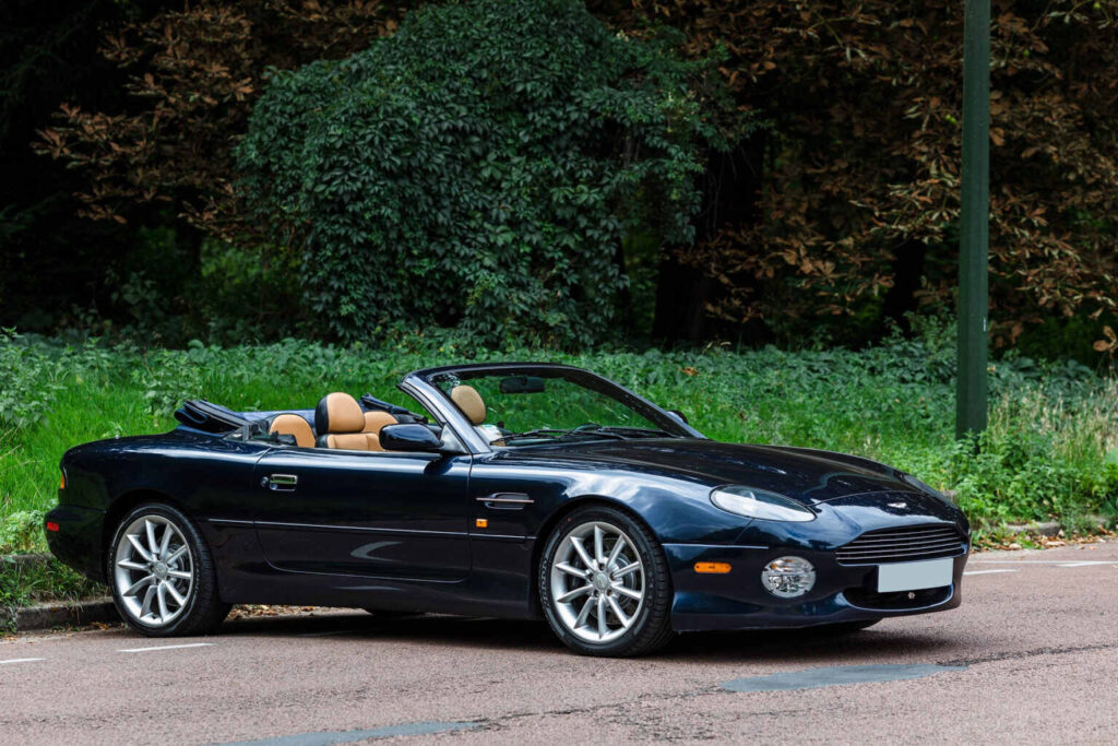 2001 Aston Martin DB7, um dos carros da coleção de Jordan