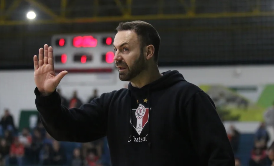 Cassiano Klein, o Guardiola do Futsal, comandante da equipe do Joinville