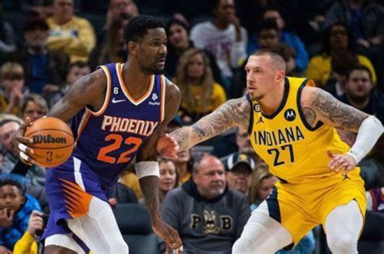 Daniel Theis, com a camisa do Indiana Pacers. Ele é alvo do Los Angeles Clippers