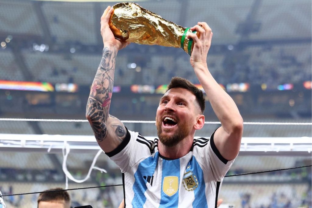 Messi na Copa do Mundo 2022: camisas usadas na competição irão para leilão