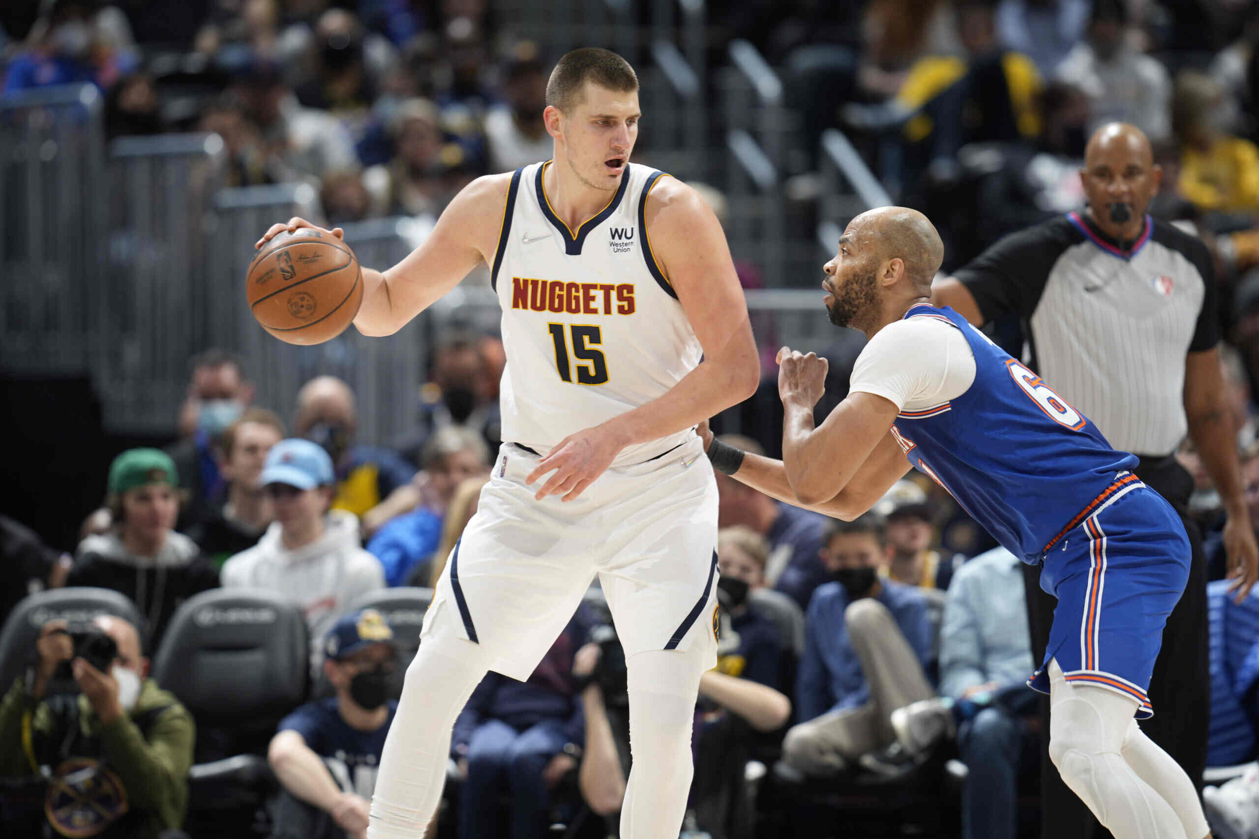 Polêmica na arbitragem da NBA? Lance de Nikola Jokic divide opiniões