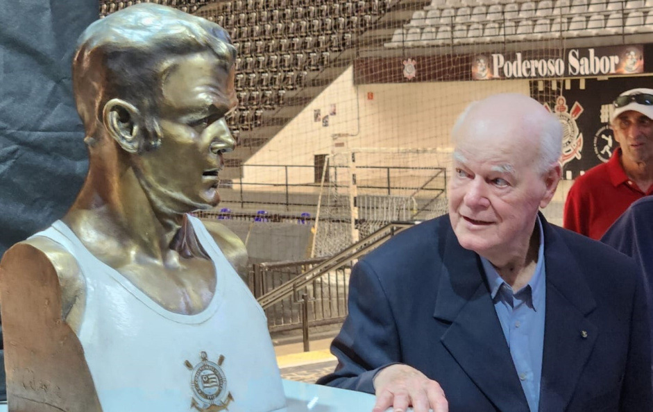 Wlamir Marques na inauguração do seu busto no Ginásio do Corinthians. Foto: Portal Meu Timão