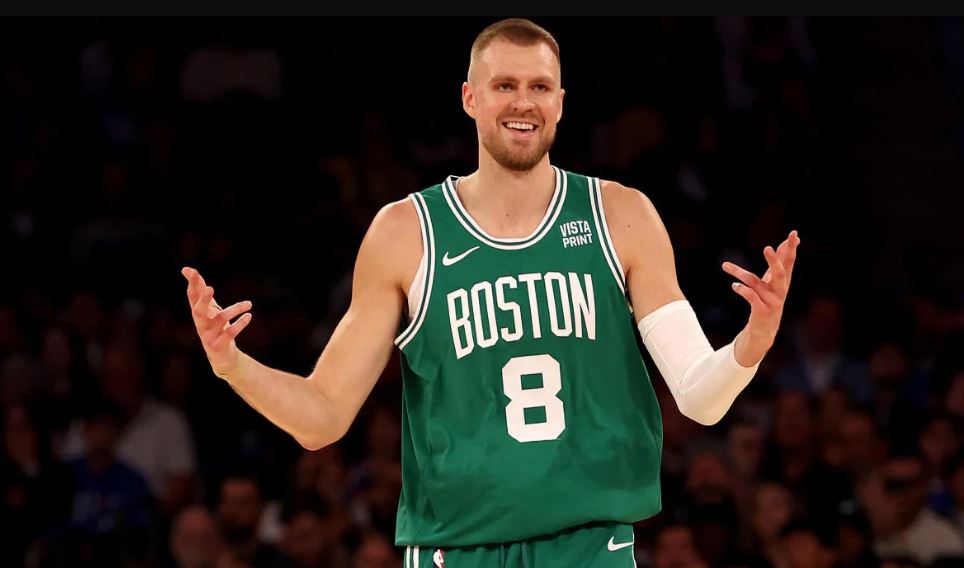 Kristaps Porzingis, do Boston Celtics, será desfalque na Copa da NBA
