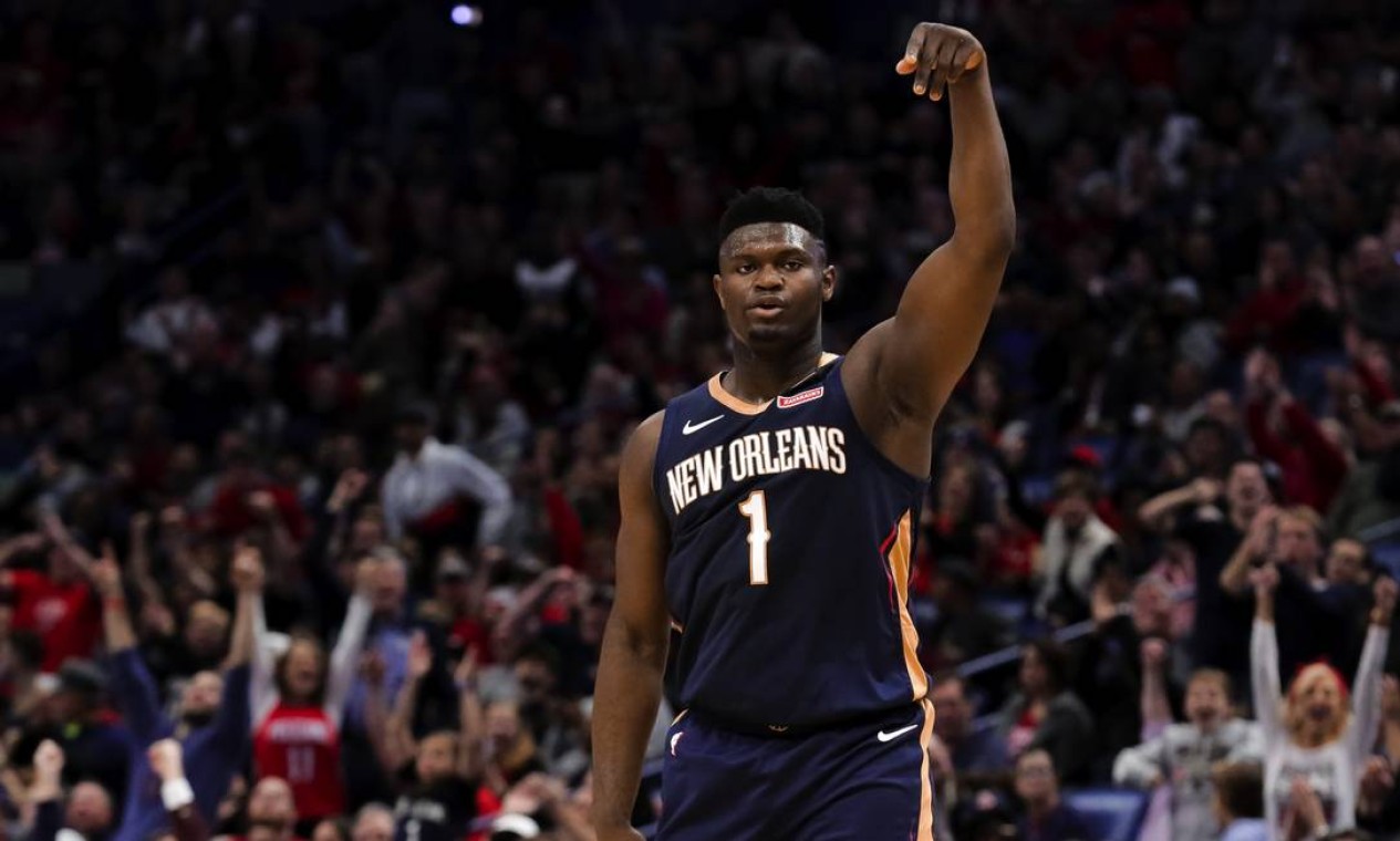 86671922 Jan 24 2020 New Orleans Louisiana USA New Orleans Pelicans forward Zion Williamson 1 reacts